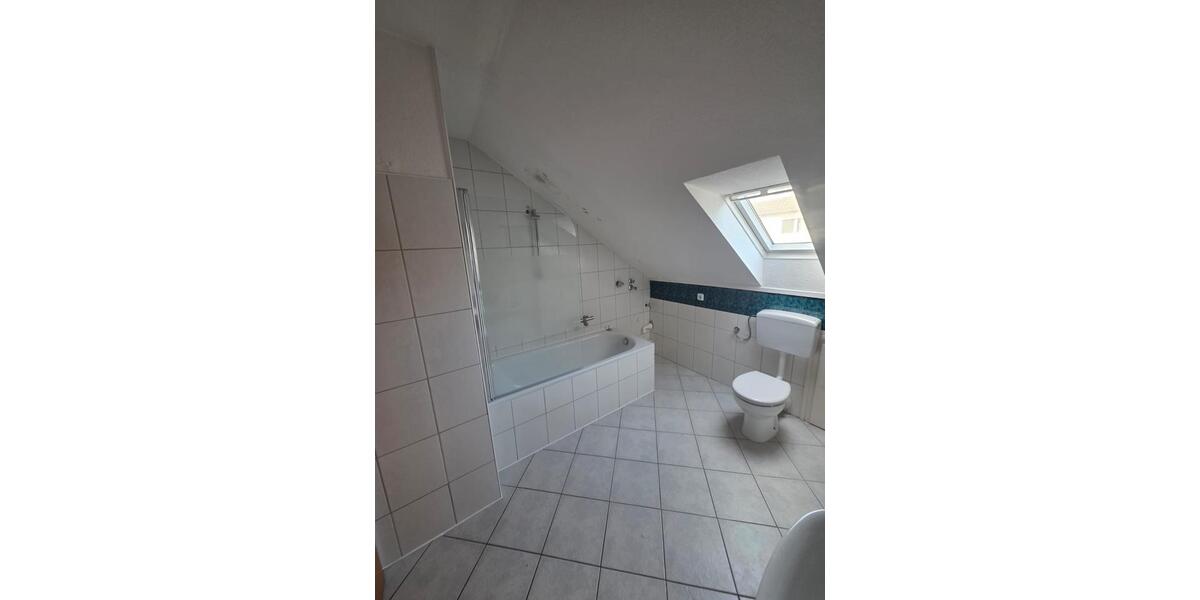 Dachgeschoßwohnung Kassel Fasanenhof - 4 Zimmer, 79 m&sup2;, 790&euro; | Angebot:25380881