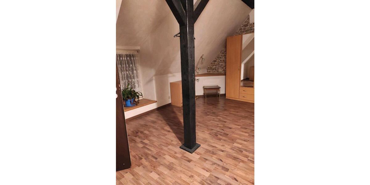 Dachgeschoßwohnung Vlotho - 3 Zimmer, 130 m&sup2;, 650&euro; | Angebot:25421918