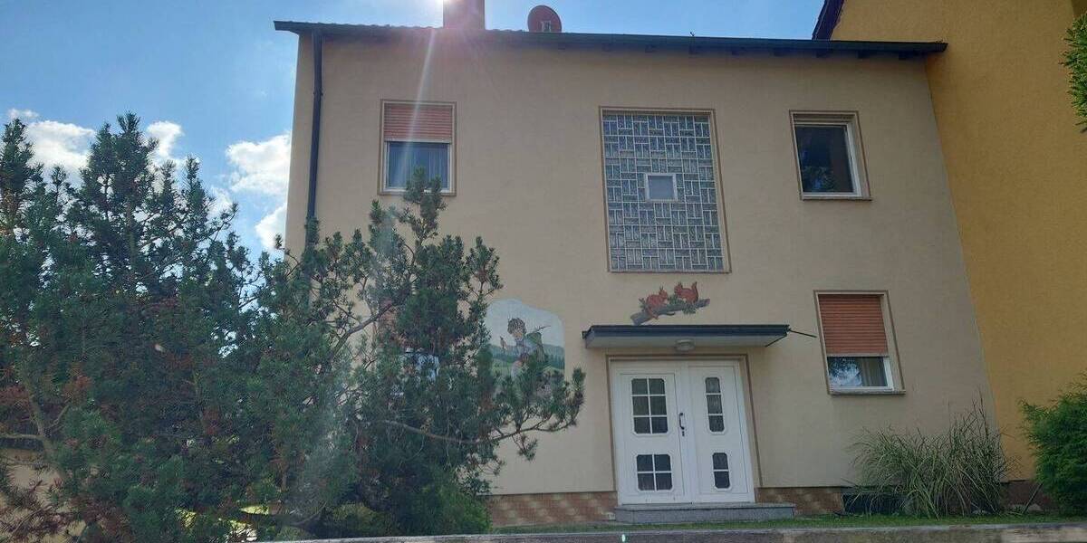 Ruhig und sonnig gelegenes 2-Familienhaus in Würzburg-Heidingsfeld zimmer