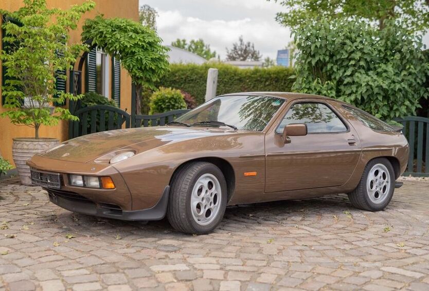 928