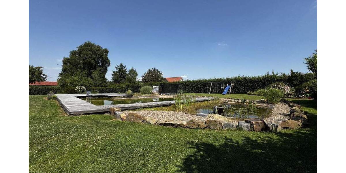 In Toplage - Saniertes großes Zweifamilienhaus mit parkähnlichem Garten und Platz für Ihre Autos... 8 zimmer