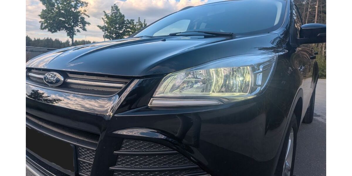 Ford Kuga 94.000 km 8.400 &euro; Hoyerswerda 02977