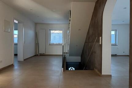 Wohnung Hennef (Sieg) - 4 Zimmer, 153 m&sup2;, 2.000&euro; | Angebot:26261247