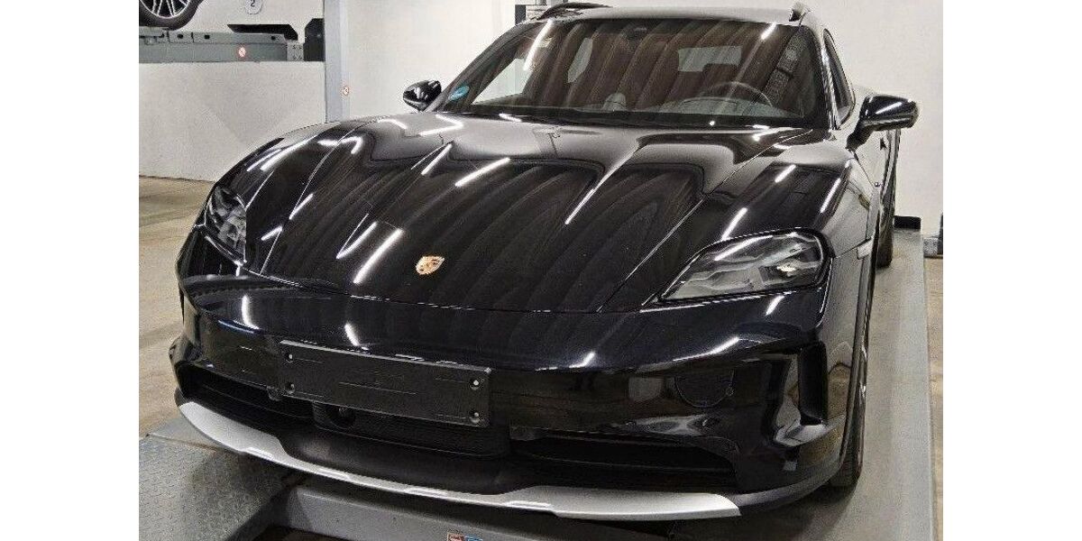 Porsche Taycan 21.900 km 83.790 &euro; Stuttgart 70499