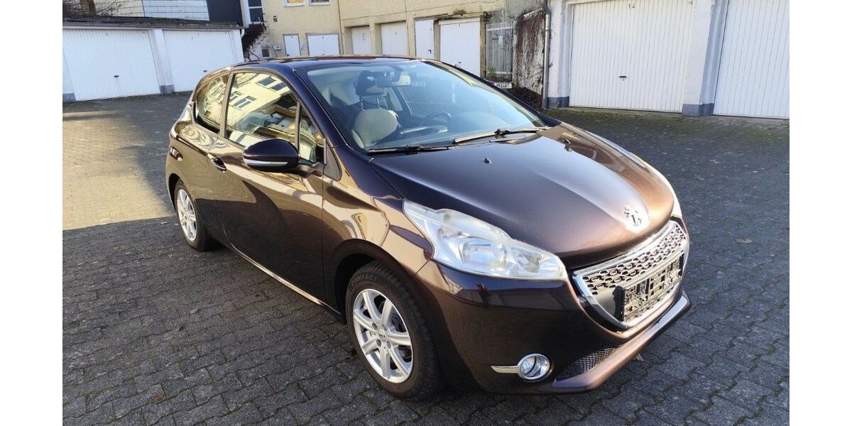 Peugeot 208 112.984 km 5.400 &euro; Blieskastel 66440