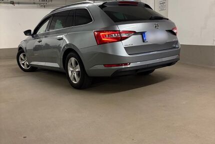 Skoda Superb 91.000 km 18.490 &euro; Hamburg 22417