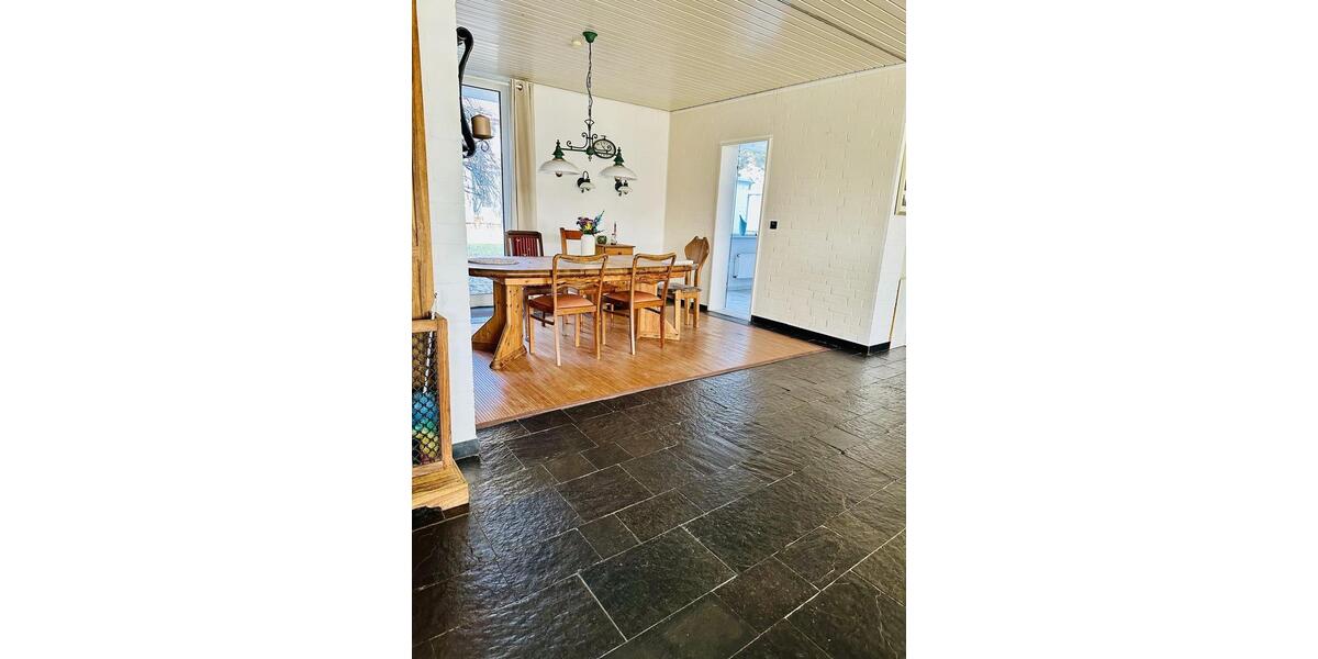 Etagenwohnung Isernhagen - 6 Zimmer, 255 m&sup2;, 2.500&euro; | Angebot:25381857