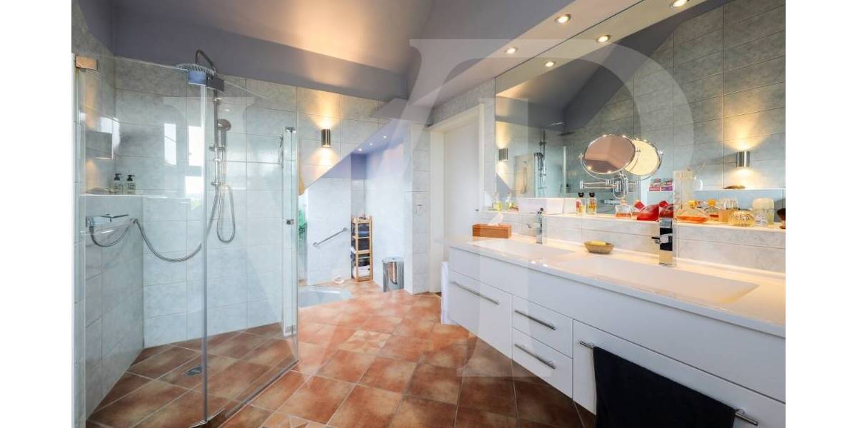 Einfamilienhaus Neu-Anspach Anspach - 7 Zimmer, 250 m&sup2;, 798.000&euro; | Angebot:26378664