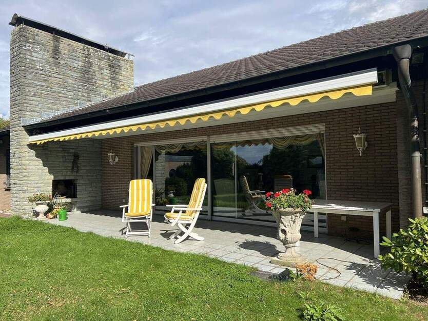 Großzügiger freistehender Bungalow in bester Feldrandlage 3 zimmer