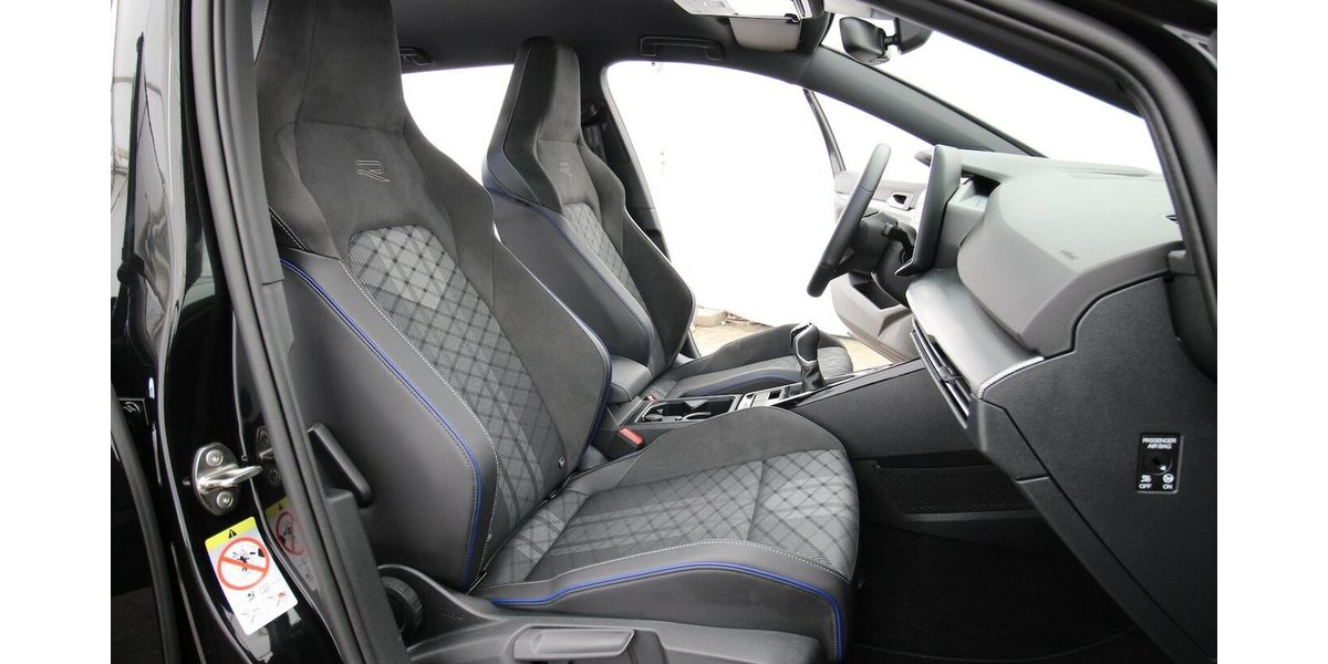 VW Golf VIII Variant 1.5 TSI R-Line LED+KAMERA+ACC 30.953 km 27.500 &euro; Hagenow 19230