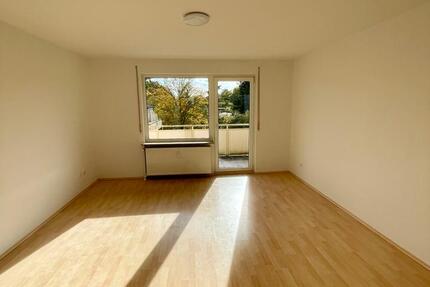 Erstbezug nach Renovierung - Helle 3-Zimmer-Wohnung mit Balkon in zimmer