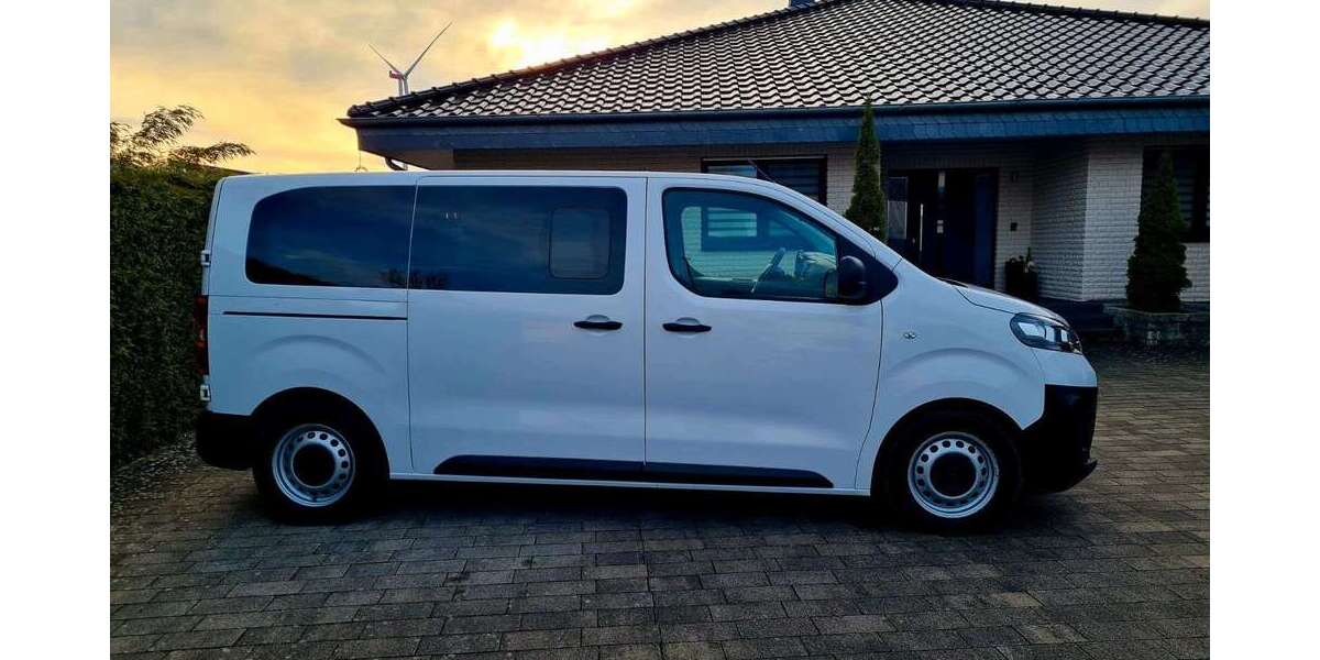 Opel Vivaro 104.000 km 21.300 &euro; Bad Lippspringe 33175