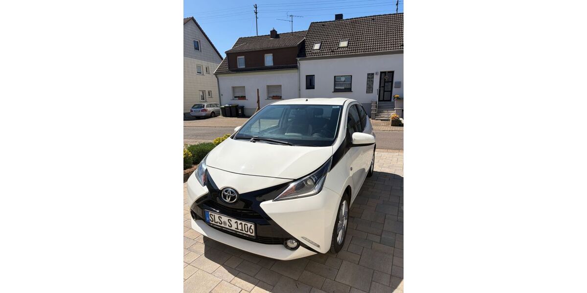 Toyota Aygo (X) 79.000 km 7.800 &euro; Saarwellingen 66793