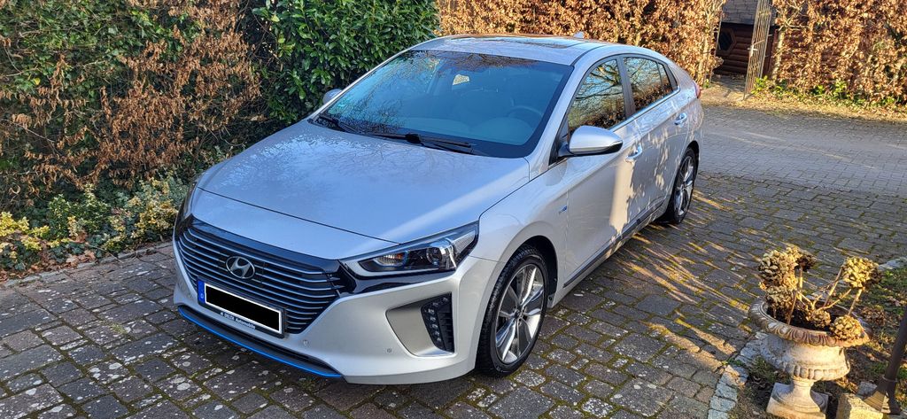 Hyundai IONIQ 102.000 km 13.450 &euro; Hemmoor 21745
