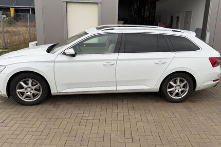Skoda Superb 179.000 km 22.600 &euro; hennigsdorf 16761