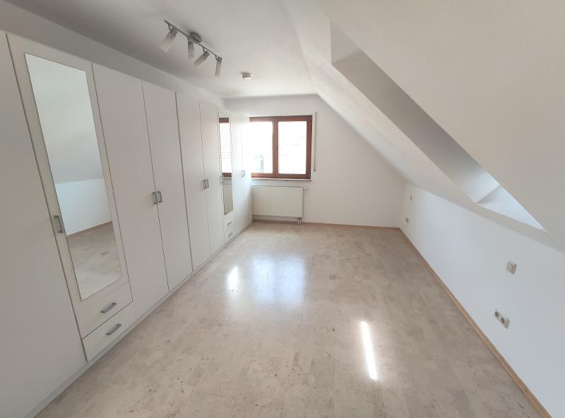 3 Zi. Wohnung im DG (1.OG) mit Balkon und Carport - Etagenwohnung Pommersfelden | Angebot:23903906