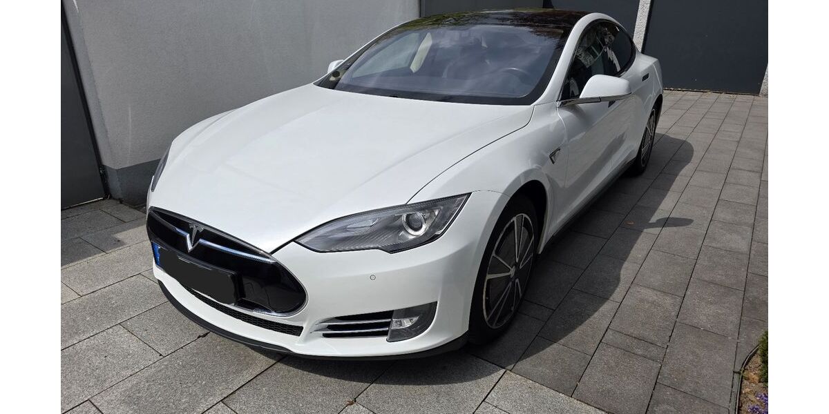 Tesla Model S 191.300 km 19.300 &euro; Regensburg 93049