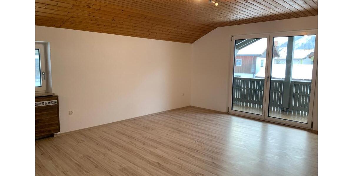 Dachgeschoßwohnung Piding - 3.5 Zimmer, 106 m&sup2;, 1.250&euro; | Angebot:25261201