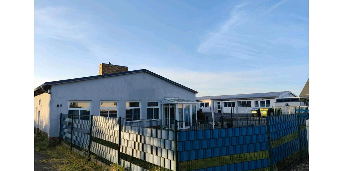 Gewerbe Immobilie Halle Büro Lager Grundstück zur Vermietung zimmer