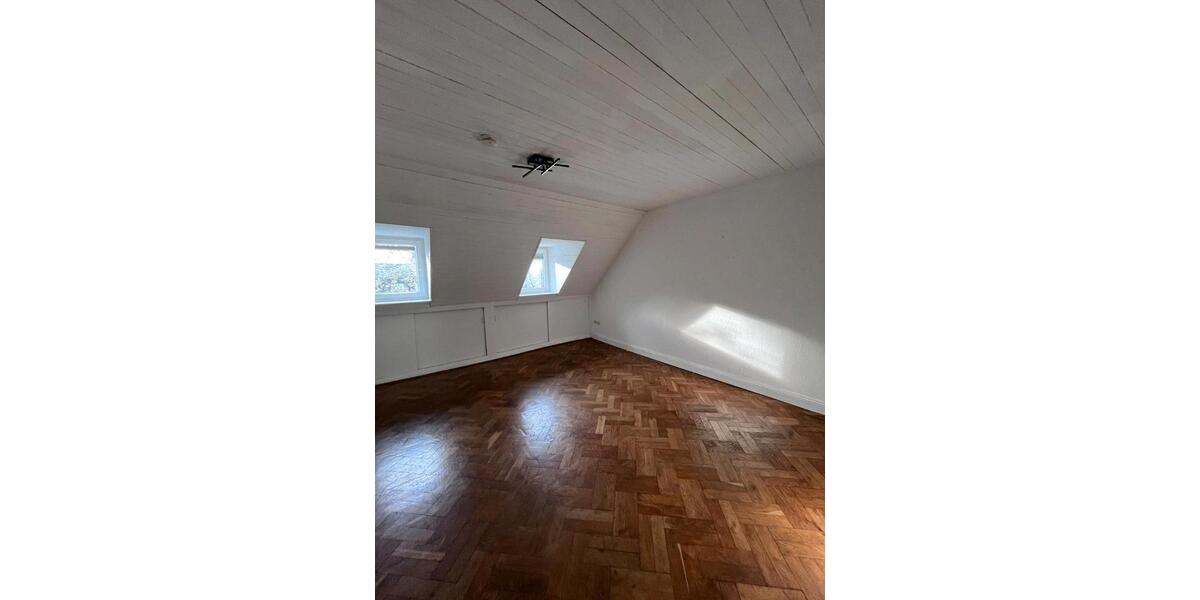 Dachgeschoßwohnung Hennef (Sieg) - 3 Zimmer, 120 m&sup2;, 1.200&euro; | Angebot:26286790