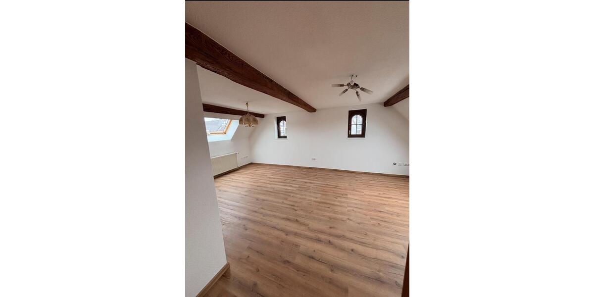 Dachgeschoßwohnung Lauterbach (Hessen) - 3 Zimmer, 90 m&sup2;, 950&euro; | Angebot:24845103