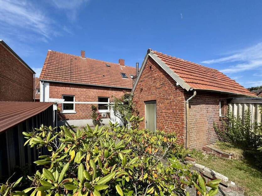 ImmobilieN GUMNIOR präsentiert: Charmante Doppelhaushälfte mit Potenzial - Baujahr 1924
