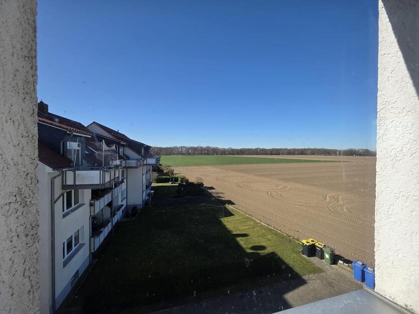 Eine von zwei ruhigen Dachgeschoßwohnungen in Feldrandlage
