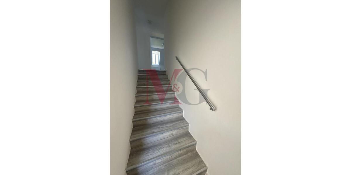 Dachgeschoßwohnung Wilhelmshaven - 5.5 Zimmer, 143 m&sup2;, 980&euro; | Angebot:26491397