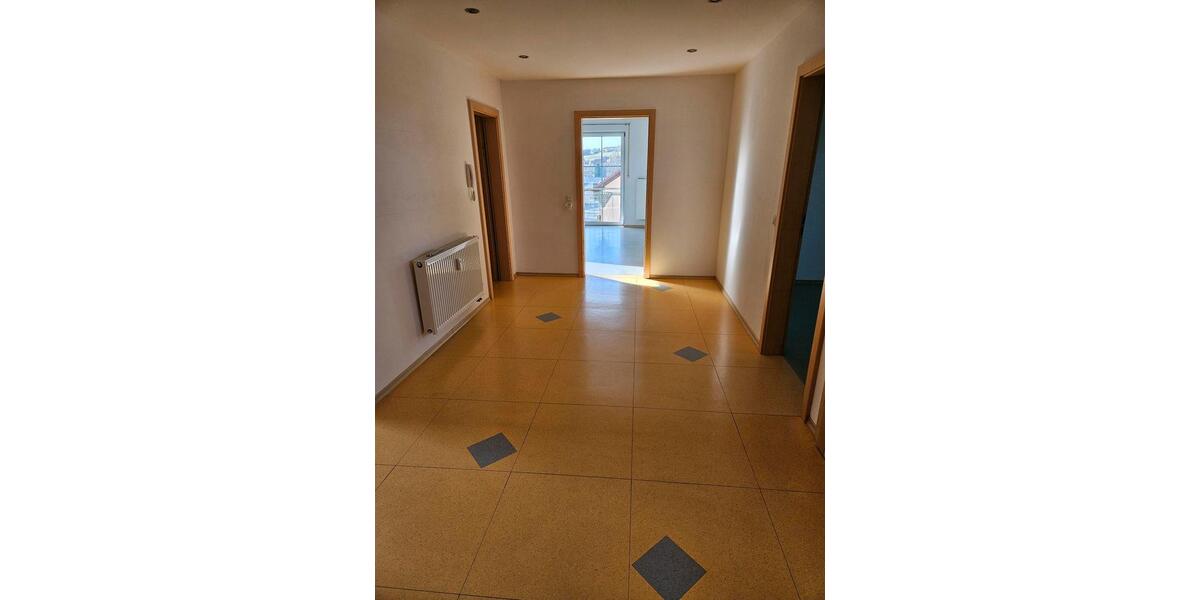 Dachgeschoßwohnung Cham - 3 Zimmer, 98 m&sup2;, 820&euro; | Angebot:18537304