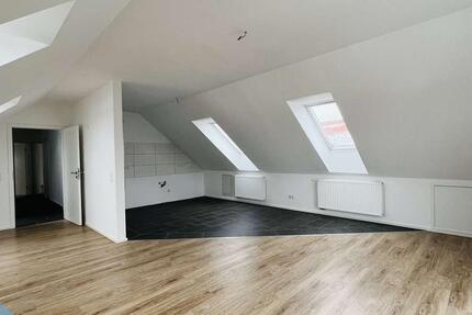 Frisch saniert, großzügig, mit Balkon! 3 zimmer