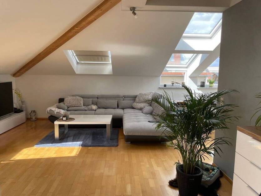 Großzügige Dachgeschoßwohnung