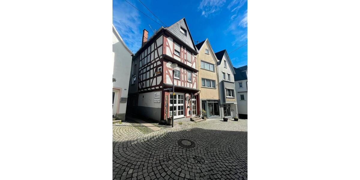 Einfamilienhaus Montabaur - 5 Zimmer, 248 m&sup2;, 100.000&euro; | Angebot:26066502
