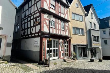 Haus Montabaur - 5 Zimmer, 248 m&sup2;, 100.000&euro; | Angebot:26066502