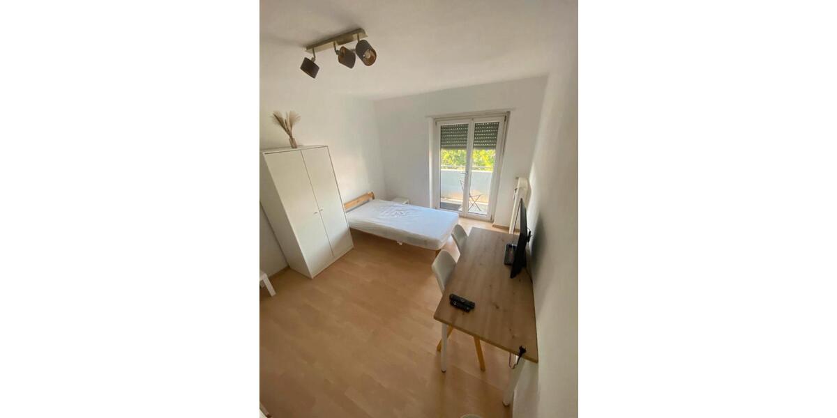 Möbliertes WG Zimmer in der Karlsruher Südstadt 3 zimmer