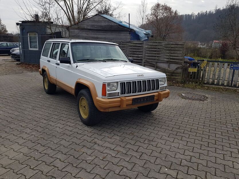 Jeep Cherokee 218.000 km 9.500 € Kelheim 93309