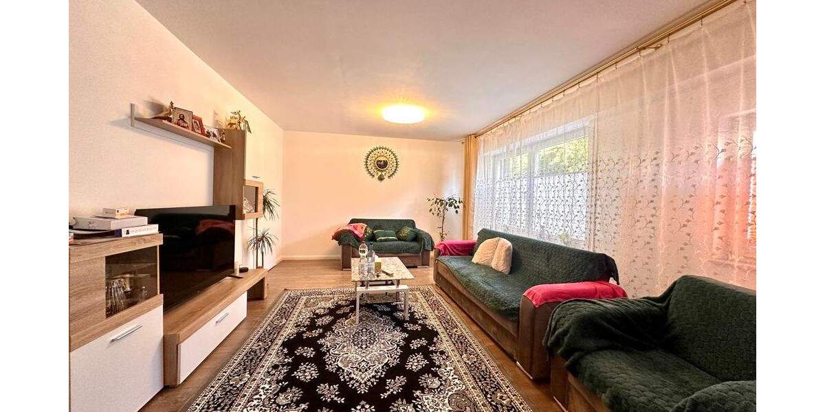 Saniertes Haus mit einigen Garagen - Eigennutzung oder Investition 5 zimmer