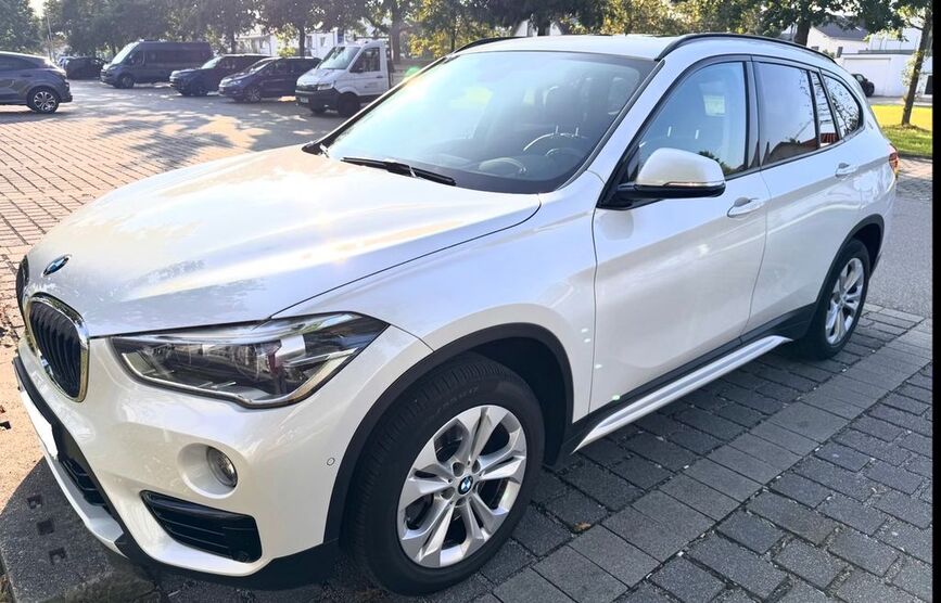 BMW X1 176.000 km 21.980 € München 81827