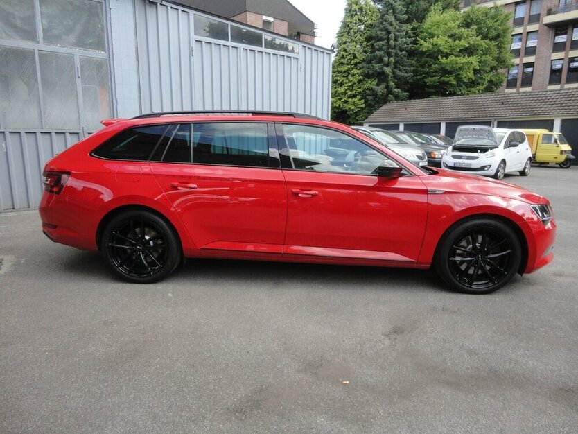 Superb Sportline4x4 Navi PanoSdach BiXenon Leder