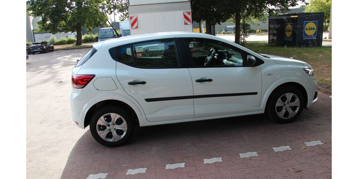 Dacia Sandero 8.000 km 12.200 &euro; Hamburg 22549