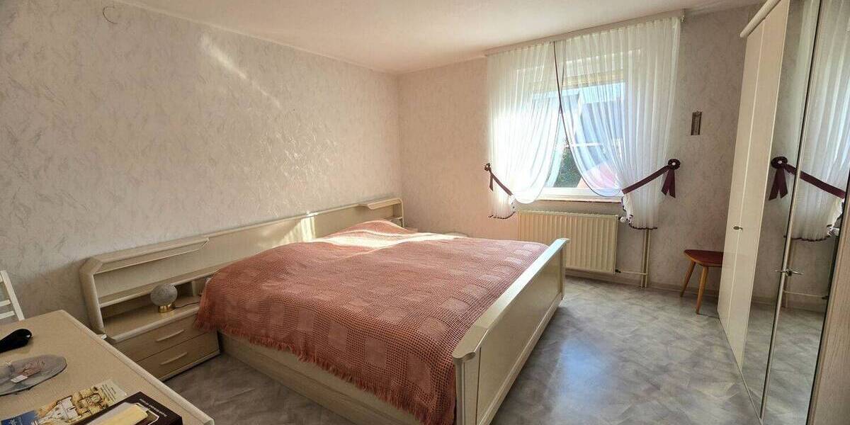 Einfamilienhaus Eschwege Niederhone - 7 Zimmer, 140 m&sup2;, 870&euro; | Angebot:25985105