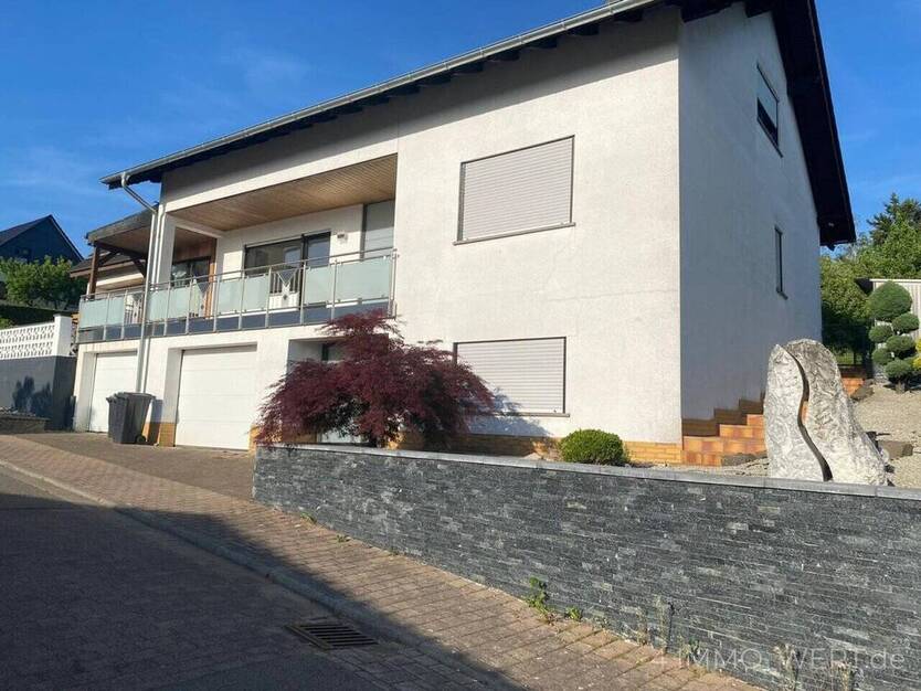 House with fenced Garden (housing appr.)