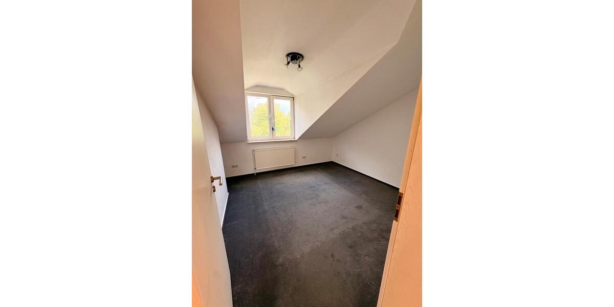 Dachgeschoßwohnung Hattingen Blankenstein - 4 Zimmer, 98 m&sup2;, 210.000&euro; | Angebot:26035213