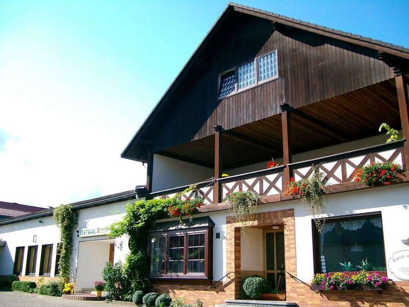 Haus zum Kaufen in Marsberg 360.000 € 549 m²