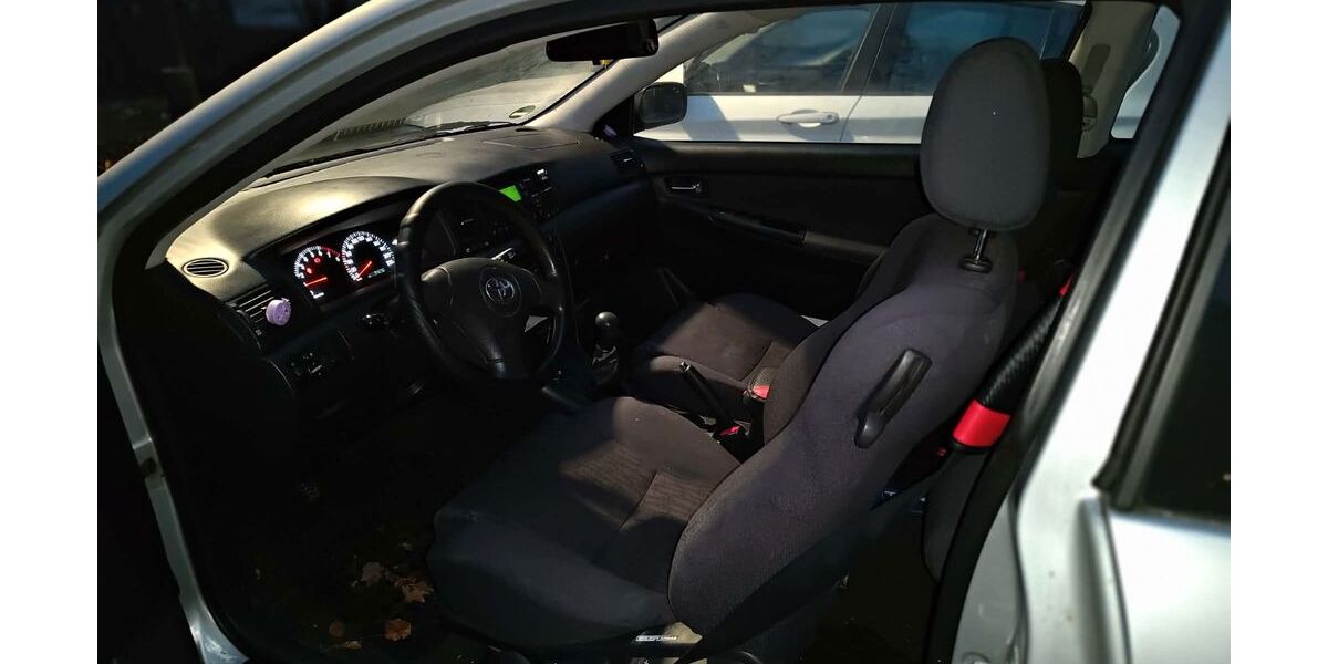 Toyota Corolla 94.000 km 2.500 &euro; Donaustauf 93093