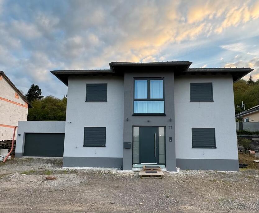 Neuerbautes Einfamilienhaus - Komplett möbeliert zum Direktbezug