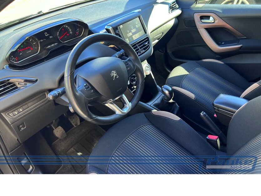Peugeot 208 Style 1.2*SHZ*5trg*PDC*Klima*Blueto*Tempo* 73.611 km 8.490 € Berlin 13187