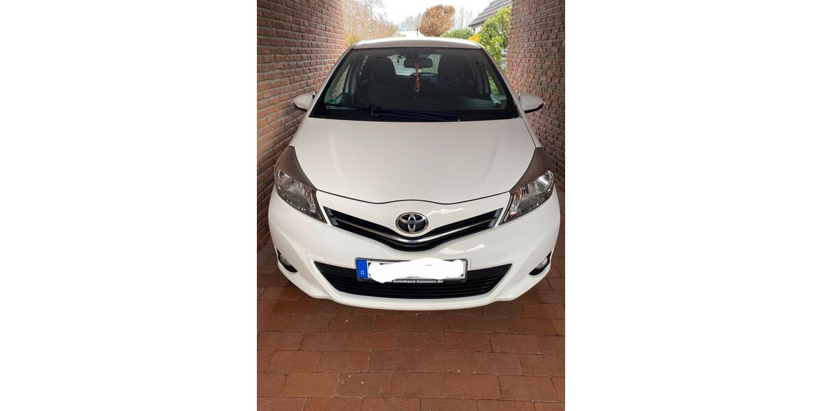Toyota Yaris 79.000 km 7.999 &euro; Emden 26725