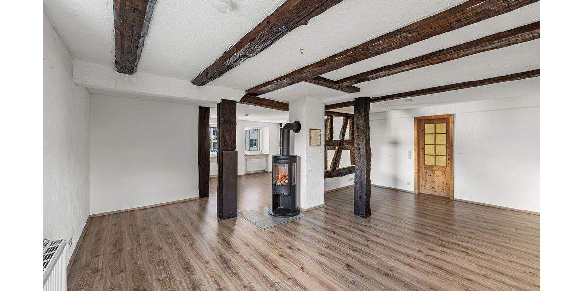 Einfamilienhaus Hilzingen - 7 Zimmer, 215 m&sup2;, 585.000&euro; | Angebot:25879468