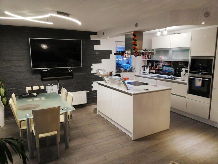 Moderne 3 Zimmerwohnung mit Terrasse, Einbauküche, Stellplatz