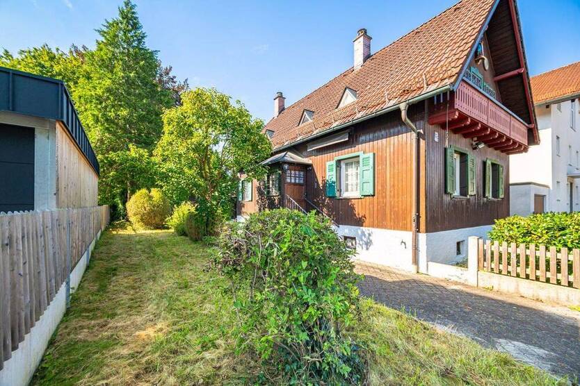 mit Bauvorbescheid- großes Grundstück mit EFH zur Wohntraumgestaltung - Neubau oder Kernsanierung